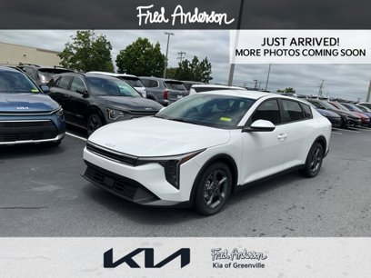 New 2025 Kia K4 LXS