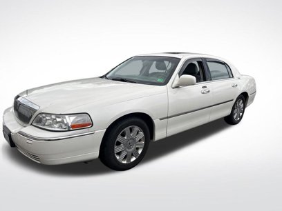 Used 2005 Lincoln Town Car Signature Limited