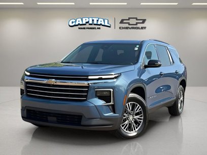 Used 2025 Chevrolet Traverse LT