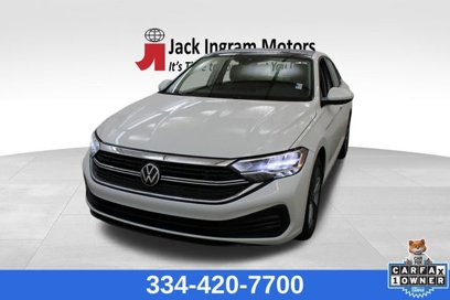 Used 2023 Volkswagen Jetta SE w/ Panoramic Sunroof Package