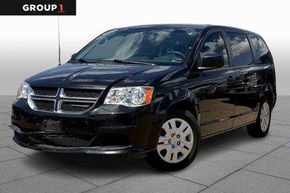Used 2018 Dodge Grand Caravan SE w/ UConnect Hands-Free Group