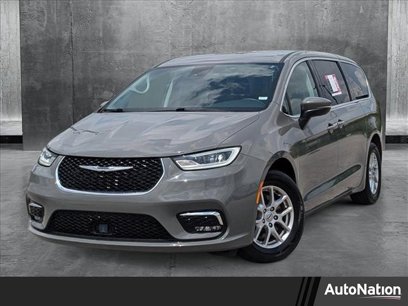 Used 2023 Chrysler Pacifica Touring-L