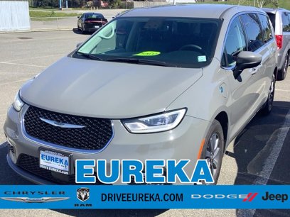 Used 2023 Chrysler Pacifica Touring-L