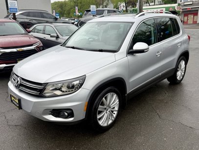 Used 2016 Volkswagen Tiguan SE