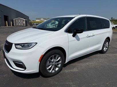 New 2026 Chrysler Pacifica Select