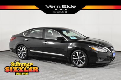 Used 2017 Nissan Altima 2.5 SR w/ LED Appearance Package