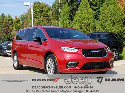 New 2026 Chrysler Pacifica Select