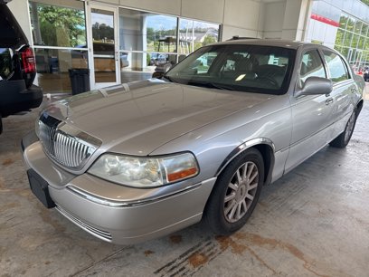 Used 2006 Lincoln Town Car Signature