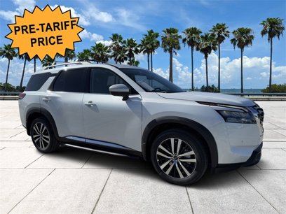 New 2025 Nissan Pathfinder Platinum w/ Lighting Package (N93)
