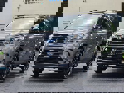Used 2019 Toyota Highlander SE