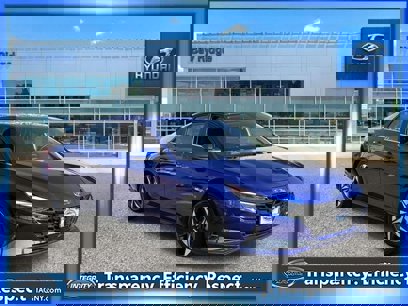 Used 2023 Hyundai Elantra Limited w/ Preferred Accessory Package