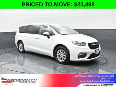 Used 2023 Chrysler Pacifica Touring-L