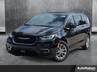 New 2025 Chrysler Pacifica Select