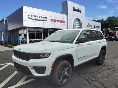 New 2025 Jeep Grand Cherokee Limited w/ Black Appearance Package