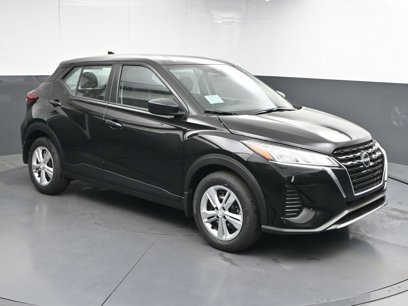 New 2025 Nissan Kicks Play S