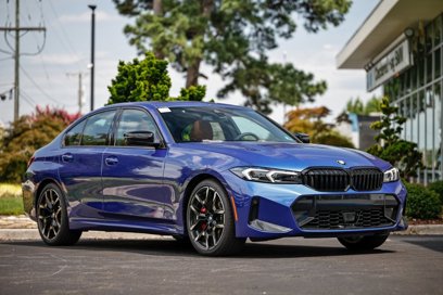 New 2025 BMW 330i Sedan w/ M Sport Package