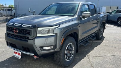 New 2025 Nissan Frontier PRO-4X w/ Black Accent Package