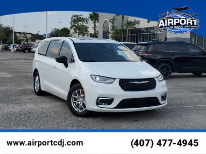 New 2026 Chrysler Pacifica Select