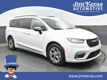 Used 2023 Chrysler Pacifica Limited