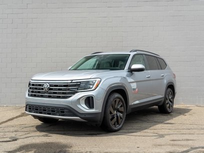 Used 2024 Volkswagen Atlas SE w/ Black Wheel Package