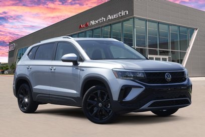 Used 2023 Volkswagen Taos SE w/ Panoramic Sunroof Package