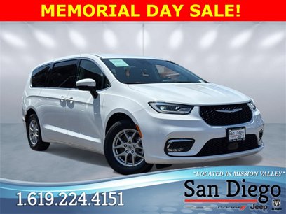Certified 2023 Chrysler Pacifica Touring-L