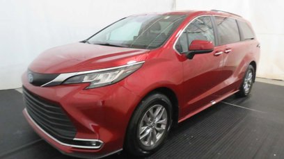 Certified 2022 Toyota Sienna XLE