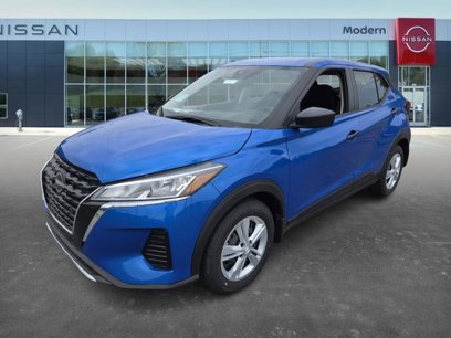 New 2025 Nissan Kicks Play S