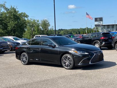 Used 2022 Lexus ES 300h w/ Premium Package
