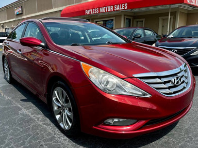 Used 2013 Hyundai Sonata SE w/ Navigation & Sunroof Pkg