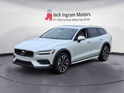 Certified 2025 Volvo V60 B5 Cross Country Ultra w/ Protection Package Premier
