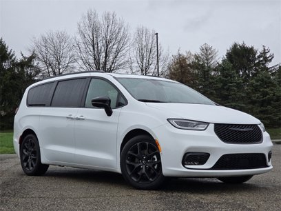 Used 2024 Chrysler Pacifica Limited w/ S Appearance Package