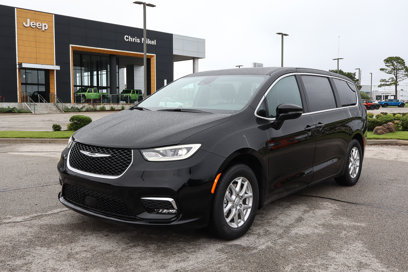 New 2025 Chrysler Pacifica Select