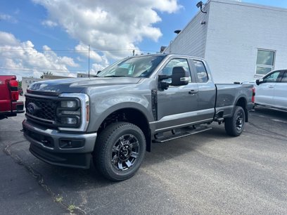 New 2025 Ford F350 4x4 SuperCab Super Duty