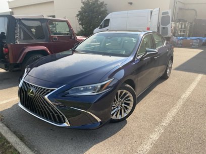Used 2023 Lexus ES 300h w/ Luxury Package