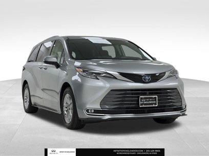 Used 2022 Toyota Sienna Platinum