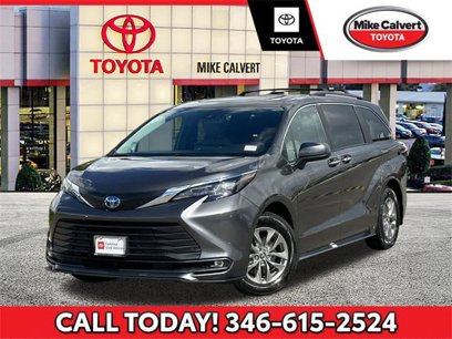 Certified 2025 Toyota Sienna XLE