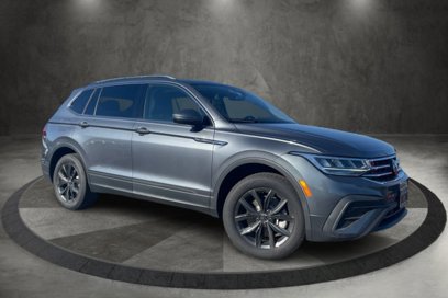 New 2024 Volkswagen Tiguan SE