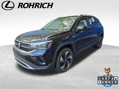 Used 2024 Volkswagen Taos SE w/ Panoramic Sunroof Package
