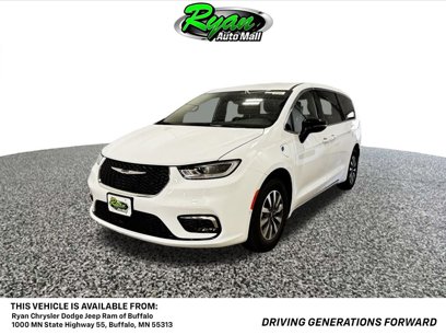 New 2025 Chrysler Pacifica Select