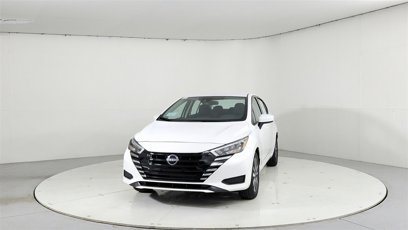 New 2025 Nissan Versa SV w/ Trunk Package