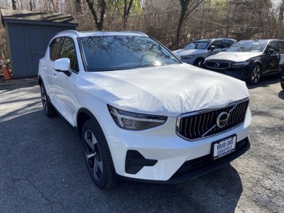 New 2025 Volvo XC40 B5 Core w/ Protection Package Premier