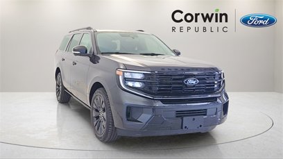 New 2025 Ford Expedition Platinum w/ Stealth Appearance Package