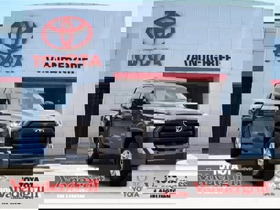 Used 2023 Toyota Tundra SR5 w/ SR5 Convenience Package