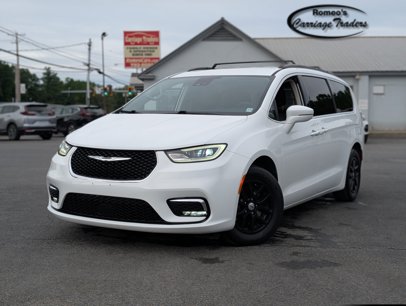 Used 2022 Chrysler Pacifica Touring-L