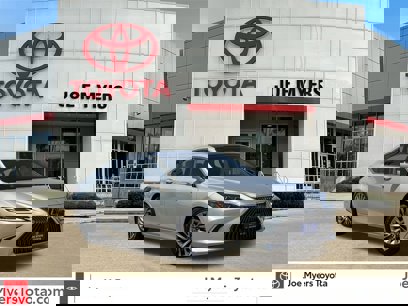 Used 2019 Lexus ES 350 Ultra Luxury w/ Accessory Package 2