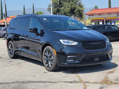 New 2024 Chrysler Pacifica Touring-L w/ S Appearance Package