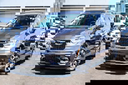 Used 2022 Chrysler Pacifica Touring-L w/ Uconnect Theater Family Group