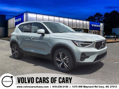 New 2025 Volvo XC40 B5 Core w/ Climate Package