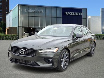 Used 2021 Volvo S60 T5 Momentum w/ Premium Package